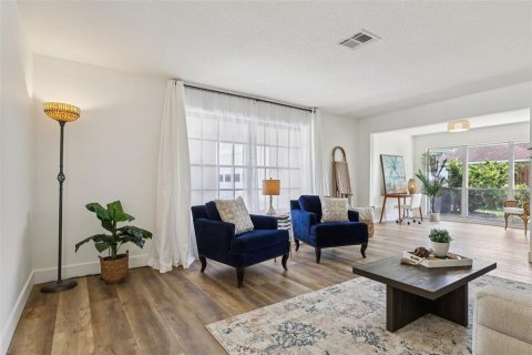 House in Palm Bay, Florida 3 bedrooms, 179.3 sq.m. № 1902050 - photo 9
