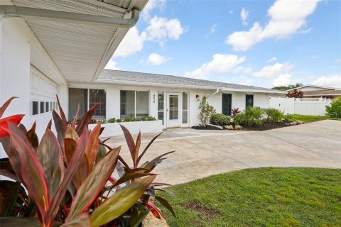 House in Palm Bay, Florida 3 bedrooms, 179.3 sq.m. № 1902050 - photo 5