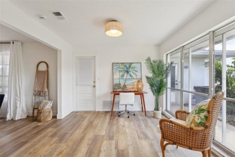 House in Palm Bay, Florida 3 bedrooms, 179.3 sq.m. № 1902050 - photo 12