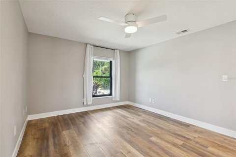 House in Palm Bay, Florida 3 bedrooms, 179.3 sq.m. № 1902050 - photo 30