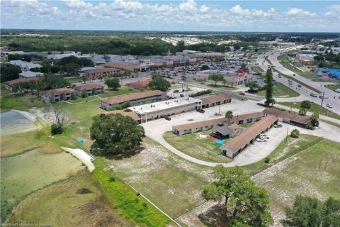 Commercial property in Sebring, Florida 1629.23 sq.m. № 2291190