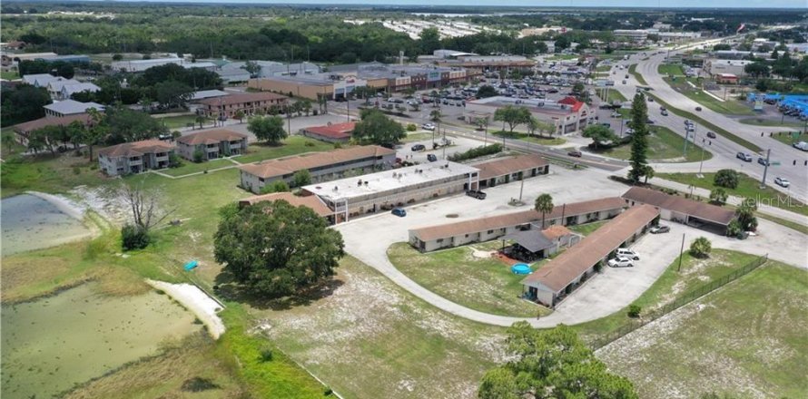 Commercial property in Sebring, Florida 1629.23 sq.m. № 2291190