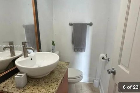 Снять в аренду коммерческую недвижимость в Дания-Бич, Флорида 1 спальня, № 2066784 - фото 2