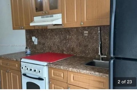 Коммерческая недвижимость в Дания-Бич, Флорида 1 спальня № 2066784