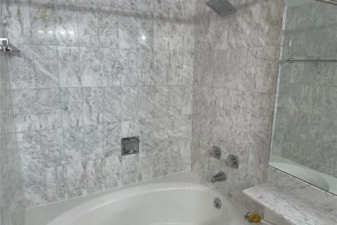 Copropriété à vendre à Miami, Floride: 2 chambres, 152.36 m2 № 1927665 - photo 29