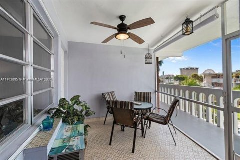 Condominio en alquiler en Hallandale Beach, Florida, 1 dormitorio, 60.39 m2 № 1890902 - foto 4
