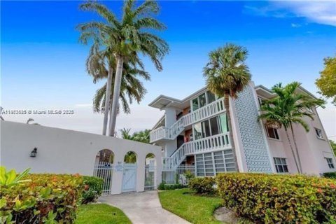 Condominio en alquiler en Hallandale Beach, Florida, 1 dormitorio, 60.39 m2 № 1890902 - foto 2