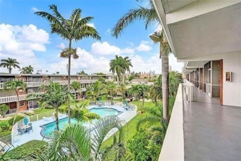 Condominio en alquiler en Hallandale Beach, Florida, 1 dormitorio, 60.39 m2 № 1890902 - foto 1