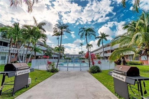 Condominio en alquiler en Hallandale Beach, Florida, 1 dormitorio, 60.39 m2 № 1890902 - foto 23