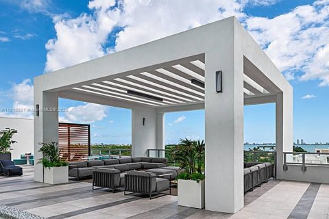 Condo in Miami, Florida, 1 bedroom  № 1753100 - photo 14