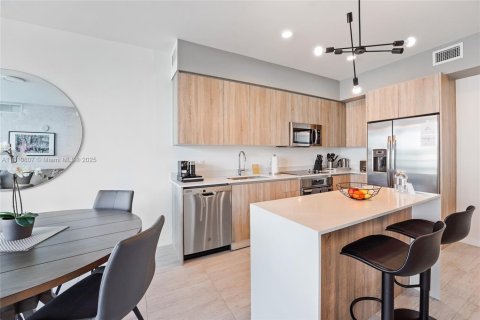 Condo in Miami, Florida, 1 bedroom  № 1753100 - photo 3