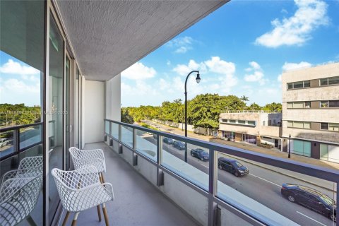 Condo in Miami, Florida, 1 bedroom  № 1753100 - photo 11