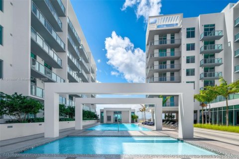Condo in Miami, Florida, 1 bedroom  № 1753100 - photo 13