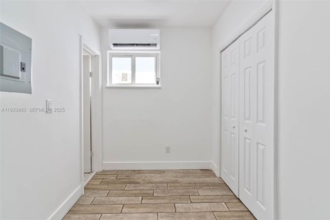 Apartamento en alquiler en Miami, Florida, 55.74 m2 № 1993510 - foto 2