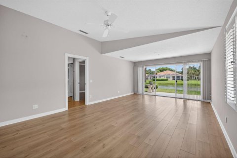 Villa ou maison à vendre à Palm City, Floride: 2 chambres, 156.08 m2 № 2087411 - photo 18