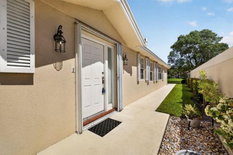 Villa ou maison à vendre à Palm City, Floride: 2 chambres, 156.08 m2 № 2087411 - photo 3
