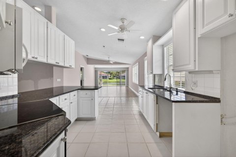 Villa ou maison à vendre à Palm City, Floride: 2 chambres, 156.08 m2 № 2087411 - photo 14