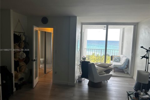 Condo in Miami Beach, Florida, 1 bedroom  № 2052483 - photo 6
