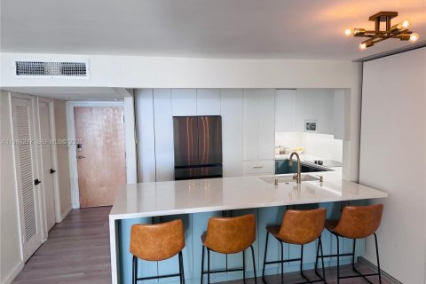 Condo in Miami Beach, Florida, 1 bedroom  № 2052483 - photo 14