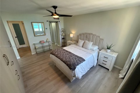 Condo in Miami Beach, Florida, 1 bedroom  № 2052483 - photo 21