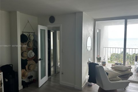 Condo in Miami Beach, Florida, 1 bedroom  № 2052483 - photo 16