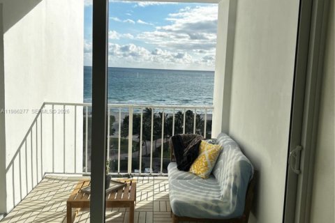 Condo in Miami Beach, Florida, 1 bedroom  № 2052483 - photo 15