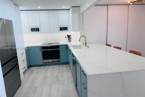 Condo in Miami Beach, Florida, 1 bedroom  № 2052483 - photo 12