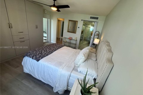 Condo in Miami Beach, Florida, 1 bedroom  № 2052483 - photo 23