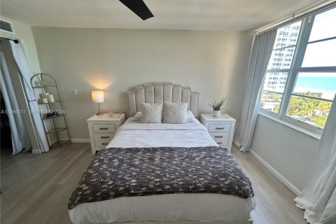 Condo in Miami Beach, Florida, 1 bedroom  № 2052483 - photo 25