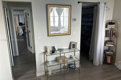 Condo in Miami Beach, Florida, 1 bedroom  № 2052483 - photo 18