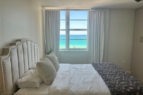 Condo in Miami Beach, Florida, 1 bedroom  № 2052483 - photo 24