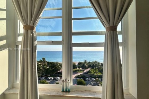 Condo in Miami Beach, Florida, 1 bedroom  № 2052483 - photo 20