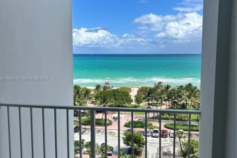 Condo in Miami Beach, Florida, 1 bedroom  № 2052483 - photo 2