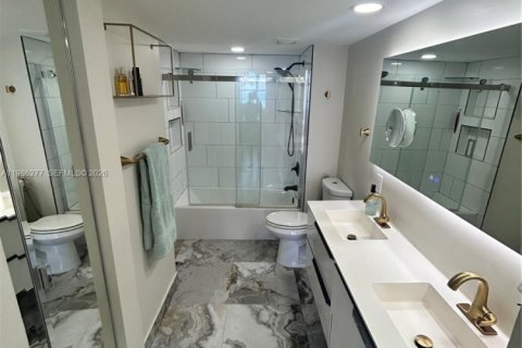 Condo in Miami Beach, Florida, 1 bedroom  № 2052483 - photo 30