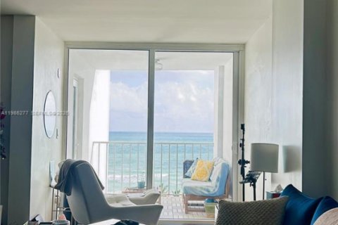 Condo in Miami Beach, Florida, 1 bedroom  № 2052483 - photo 8