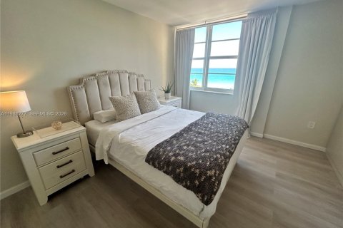 Condo in Miami Beach, Florida, 1 bedroom  № 2052483 - photo 26