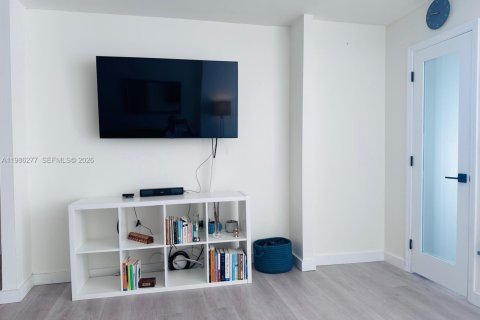 Condo in Miami Beach, Florida, 1 bedroom  № 2052483 - photo 10