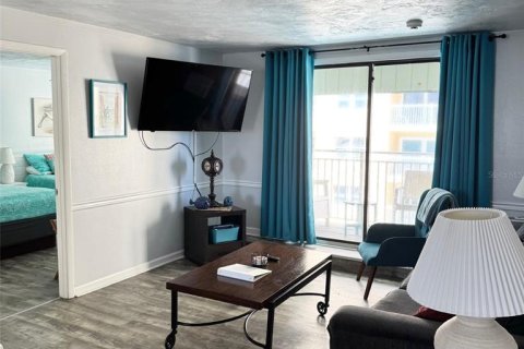 Condo in New Smyrna Beach, Florida, 1 bedroom  № 1905652 - photo 4