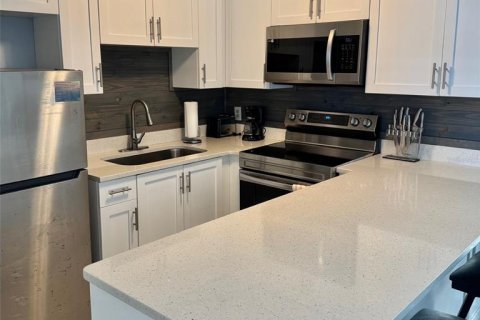 Condo in New Smyrna Beach, Florida, 1 bedroom  № 1905652 - photo 2