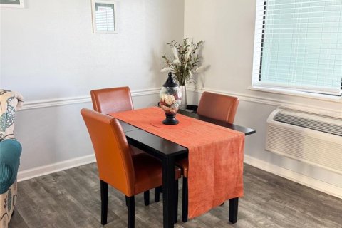 Condo in New Smyrna Beach, Florida, 1 bedroom  № 1905652 - photo 10