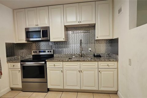 Villa ou maison à louer à Largo, Floride: 2 chambres, 71.35 m2 № 1813773 - photo 2