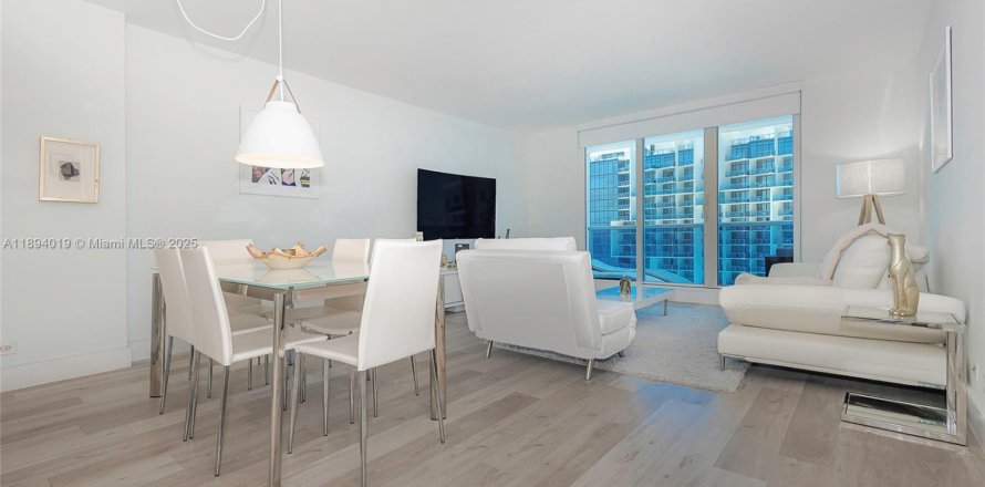 Condominio en Miami Beach, Florida, 1 dormitorio № 1945715