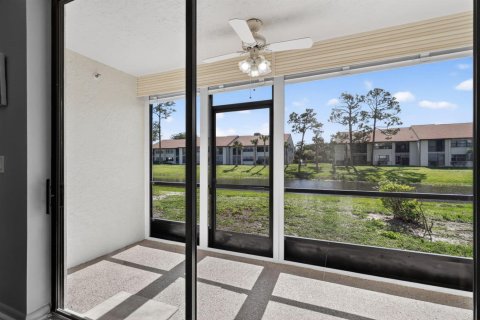 Condo in Lake Worth, Florida, 2 bedrooms  № 2251477 - photo 29