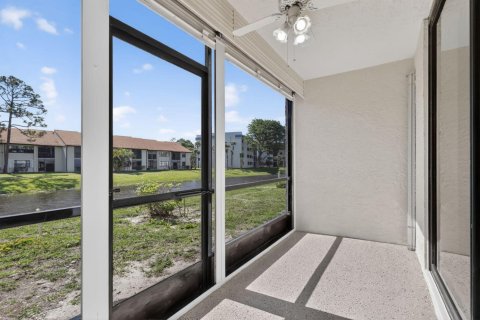 Condo in Lake Worth, Florida, 2 bedrooms  № 2251477 - photo 30