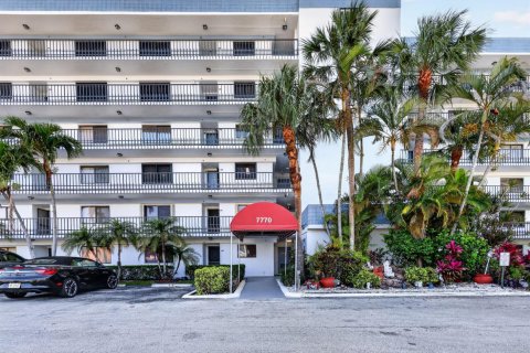 Condo in Lake Worth, Florida, 2 bedrooms  № 2251477 - photo 2