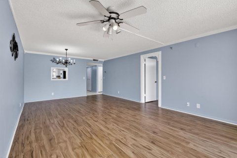 Condo in Lake Worth, Florida, 2 bedrooms  № 2251477 - photo 21