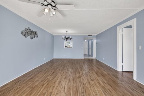 Condo in Lake Worth, Florida, 2 bedrooms  № 2251477 - photo 20