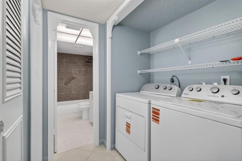 Condo in Lake Worth, Florida, 2 bedrooms  № 2251477 - photo 10