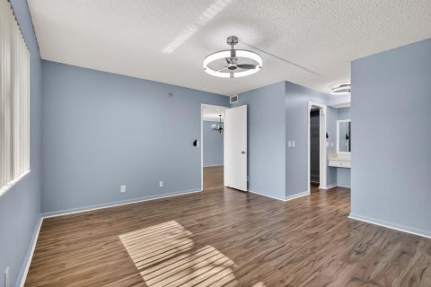 Condo in Lake Worth, Florida, 2 bedrooms  № 2251477 - photo 23