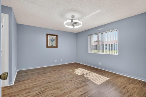Condo in Lake Worth, Florida, 2 bedrooms  № 2251477 - photo 22